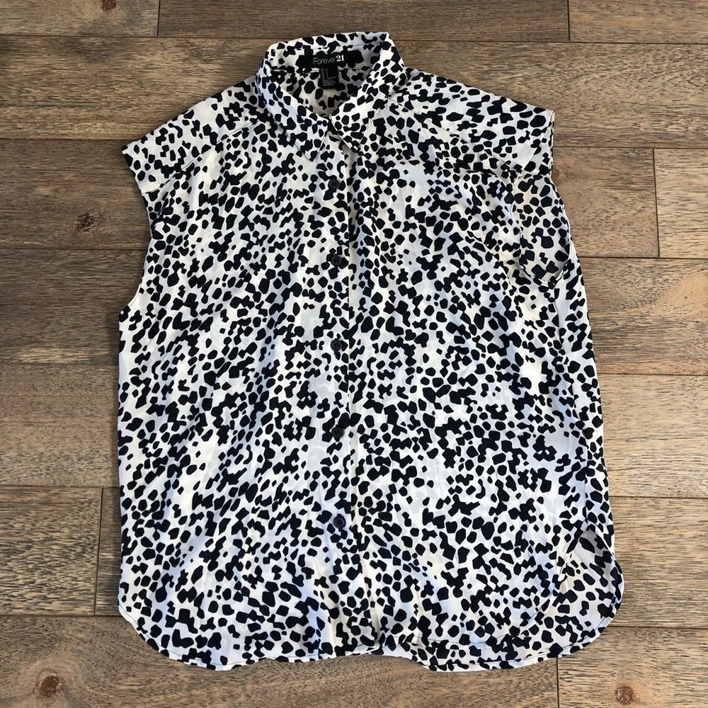 Navy and Cream Leopard Print Button-Down Sleeveless Blouse S